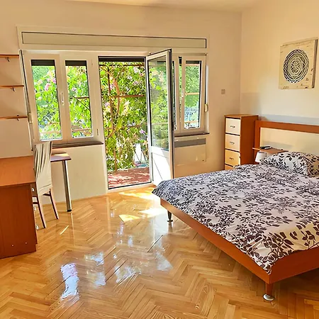 Pomalo Retreat, Your Calm Escape Near The City, Sunlit Terrace, Space & Comfort And Parking Lägenhet