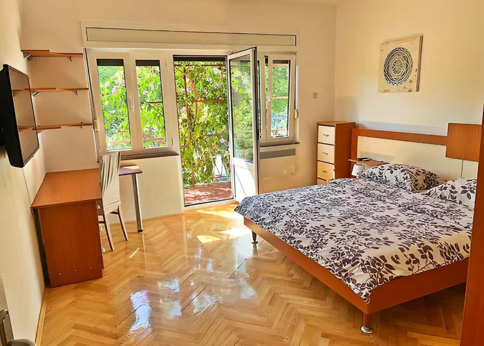 Pomalo Retreat, Your Calm Escape Near The City, Sunlit Terrace, Space & Comfort And Parking 아파트