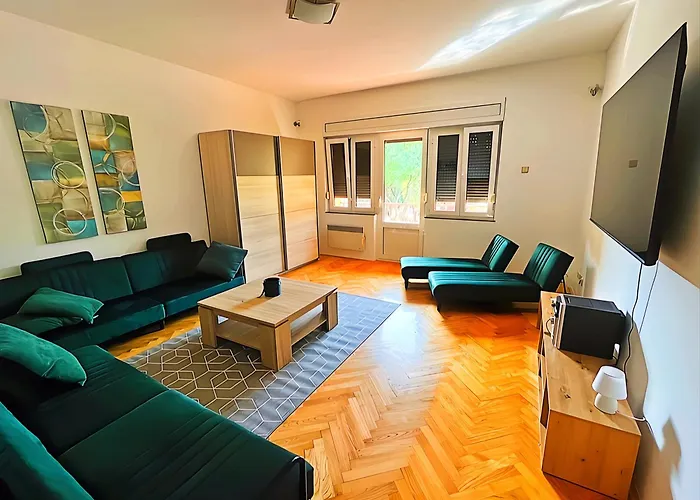 Pomalo Retreat, Your Calm Escape Near The City, Sunlit Terrace, Space & Comfort And Parking Lägenhet *