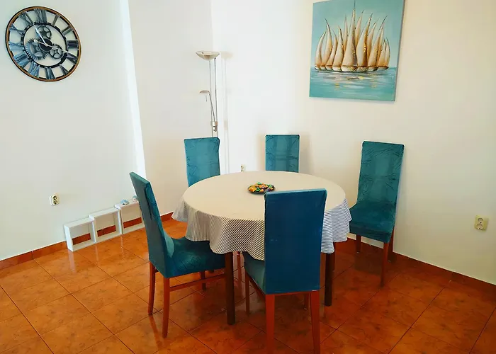 Pomalo Retreat, Your Calm Escape Near The City, Sunlit Terrace, Space & Comfort And Parking Lägenhet *